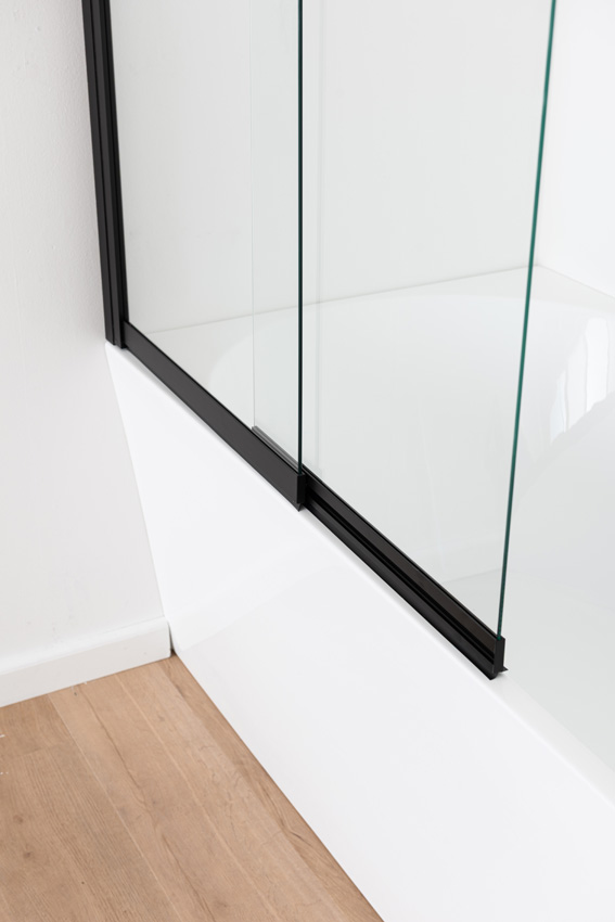 Badwand Unna glas/mat zwart uitschuifbaar 100x145cm