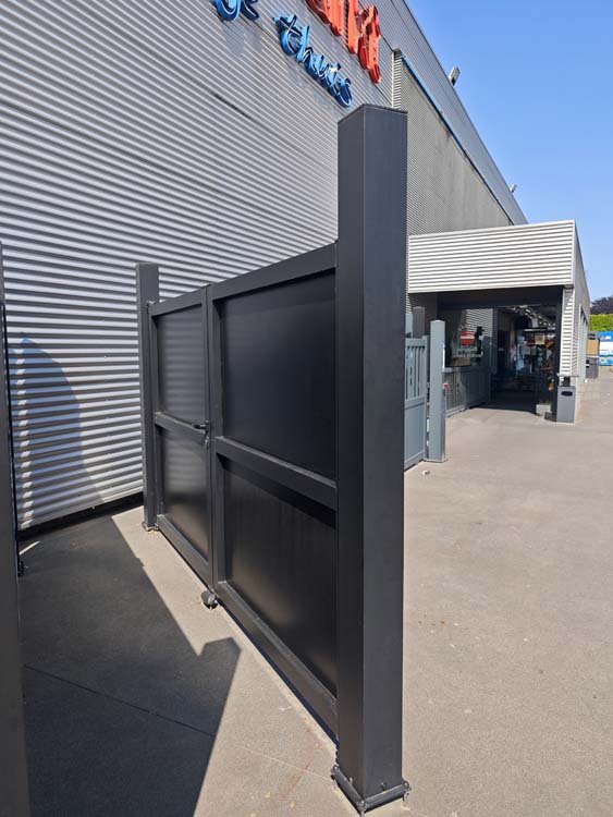 Portail battant double Line Up aluminium noir 350x175cm - fermé avec lames verticales, quincaillerie incluse