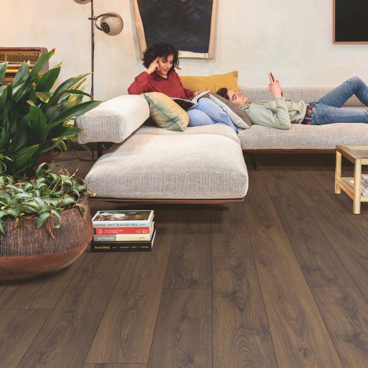 Stratifié Quick-Step Classic 8mm chêne brun cacahuète 120x19cm