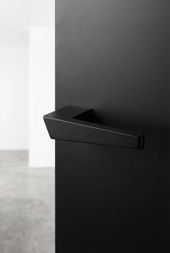 Poignée de porte Xinnix 002 en acier noir kit complet rosaces non comprises