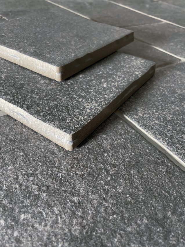 Dalle de terrasse La Roche tambourinée 20x20x1,8cm