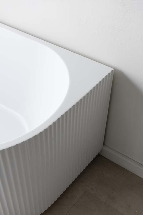 Half vrijstaand bad Chase mat wit geribbeld 170x80cm