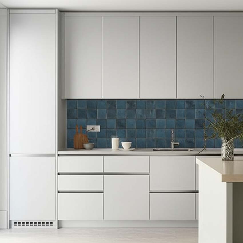 Carrelage mural Cueva brillant bleu foncé 30x60cm